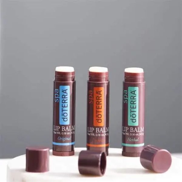 помада-бальзам для губ