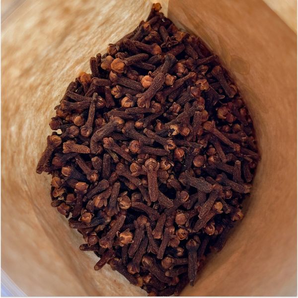 Гвоздика ціла